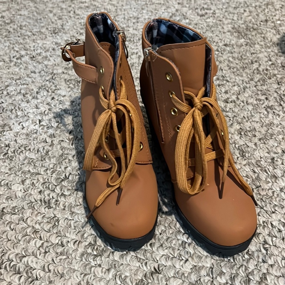 Womens boot heels new without box